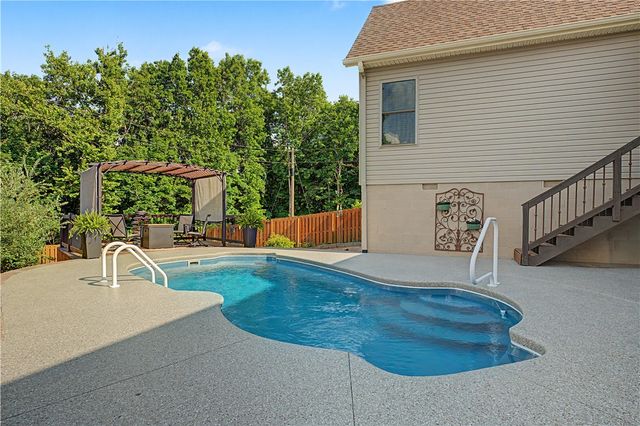 1 Hughes Lane, Bella Vista, AR 72715