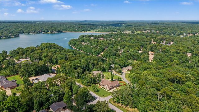 1 Hughes Lane, Bella Vista, AR 72715