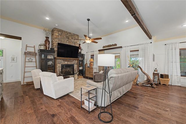 1 Hughes Lane, Bella Vista, AR 72715
