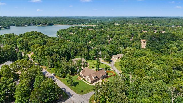 1 Hughes Lane, Bella Vista, AR 72715