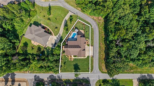 1 Hughes Lane, Bella Vista, AR 72715