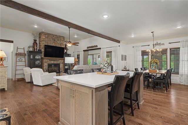 1 Hughes Lane, Bella Vista, AR 72715