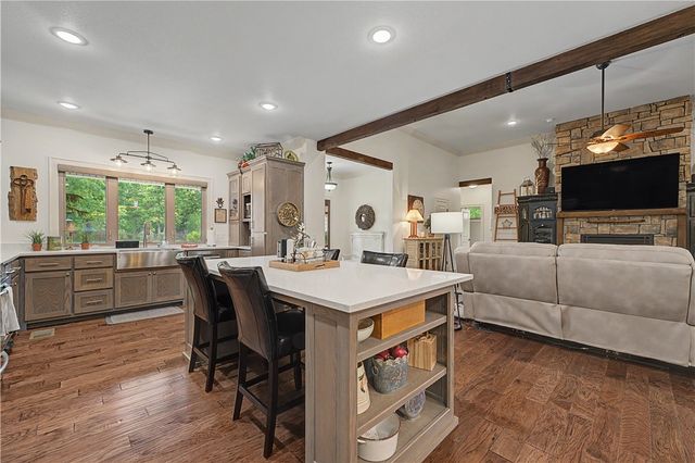 1 Hughes Lane, Bella Vista, AR 72715