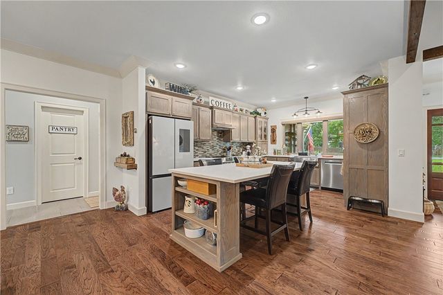1 Hughes Lane, Bella Vista, AR 72715