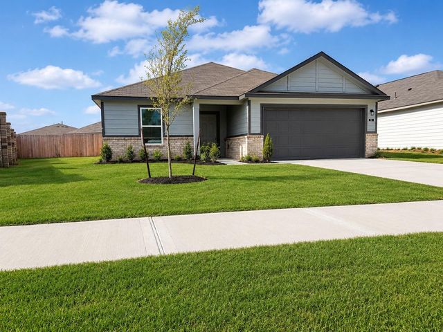501 Oak Chase Avenue, Dayton, TX 77535