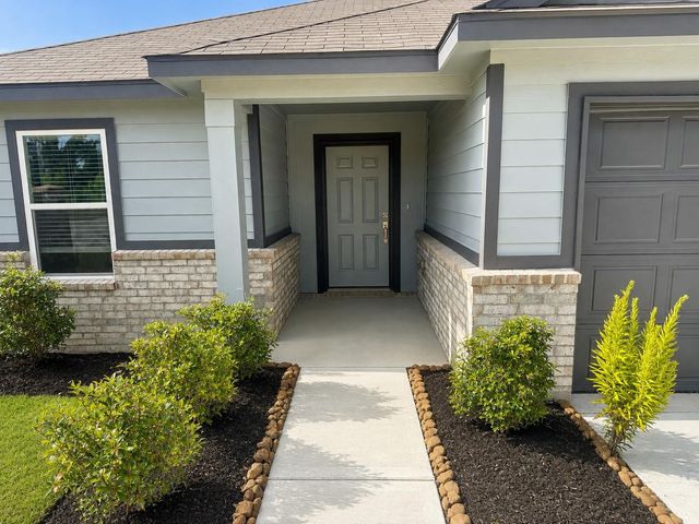 501 Oak Chase Avenue, Dayton, TX 77535