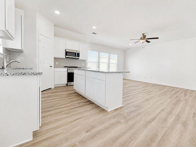 501 Oak Chase Avenue, Dayton, TX 77535