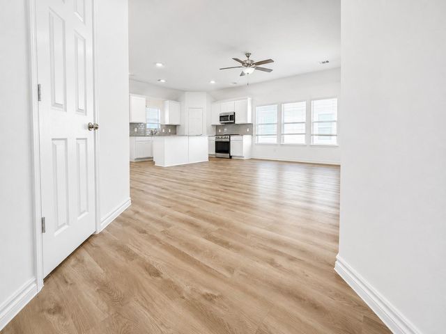 501 Oak Chase Avenue, Dayton, TX 77535