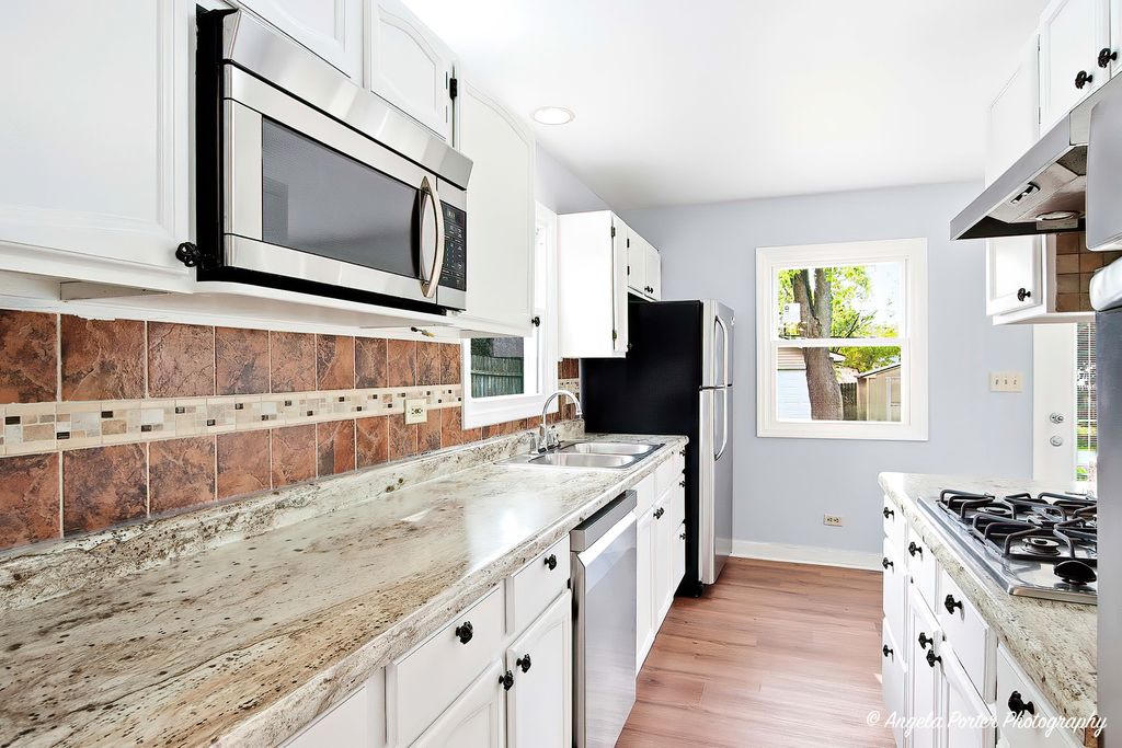 Image 15 of property listing at Address unavailable.