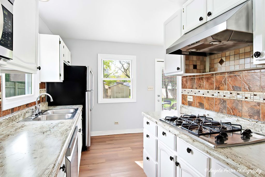 Image 16 of property listing at Address unavailable.