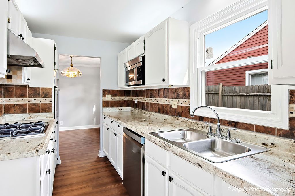 Image 17 of property listing at Address unavailable.