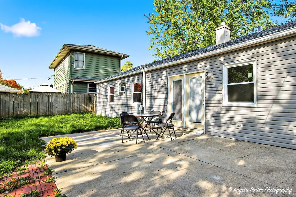 Image 5 of property listing at Address unavailable.