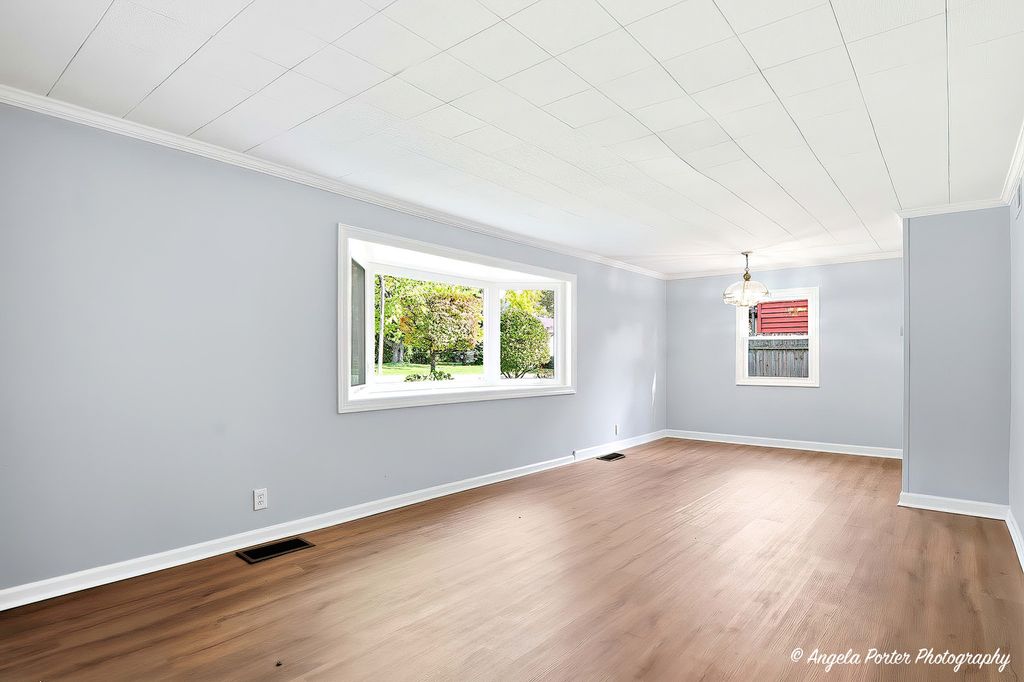 Image 7 of property listing at Address unavailable.