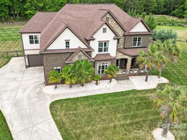 125 Leeward Shoals Lane, Mooresville, NC 28117