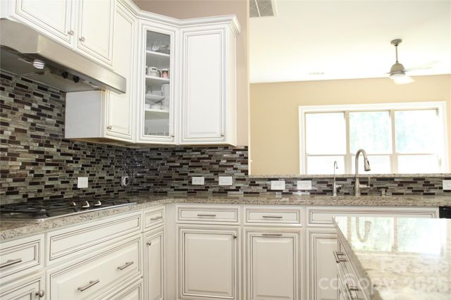 125 Leeward Shoals Lane, Mooresville, NC 28117