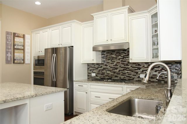 125 Leeward Shoals Lane, Mooresville, NC 28117