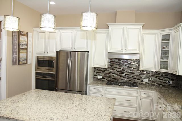 125 Leeward Shoals Lane, Mooresville, NC 28117