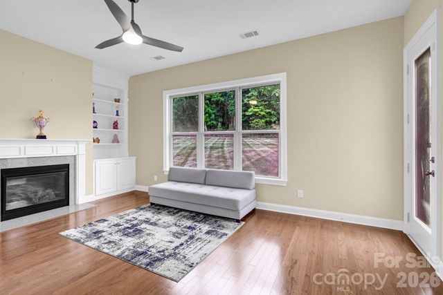 125 Leeward Shoals Lane, Mooresville, NC 28117