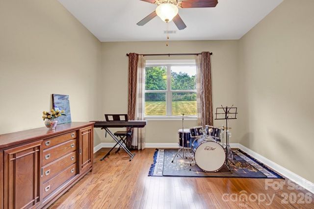125 Leeward Shoals Lane, Mooresville, NC 28117