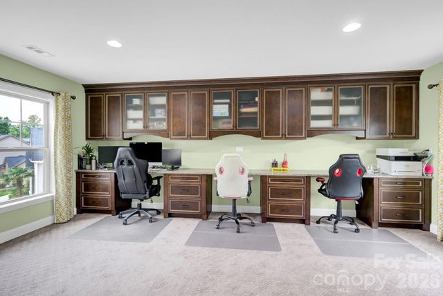 125 Leeward Shoals Lane, Mooresville, NC 28117