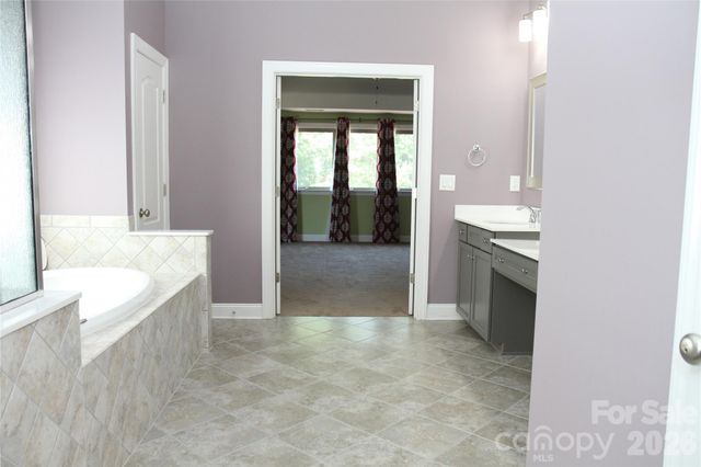 125 Leeward Shoals Lane, Mooresville, NC 28117