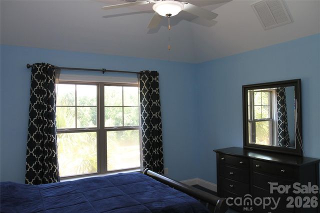 125 Leeward Shoals Lane, Mooresville, NC 28117