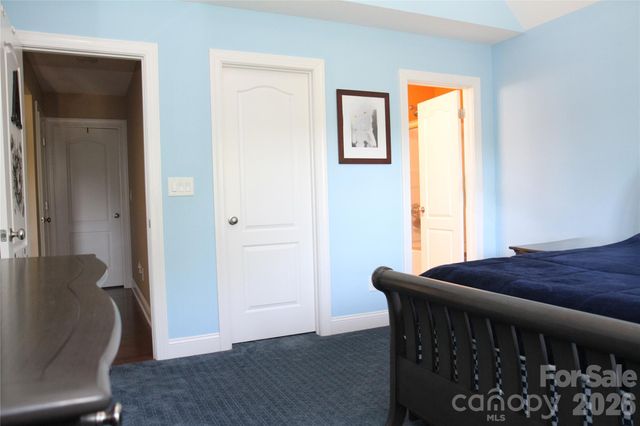 125 Leeward Shoals Lane, Mooresville, NC 28117