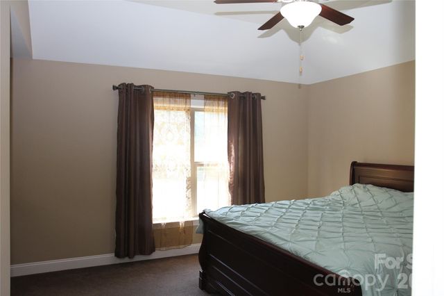 125 Leeward Shoals Lane, Mooresville, NC 28117