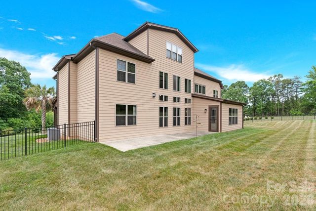125 Leeward Shoals Lane, Mooresville, NC 28117