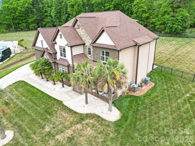125 Leeward Shoals Lane, Mooresville, NC 28117