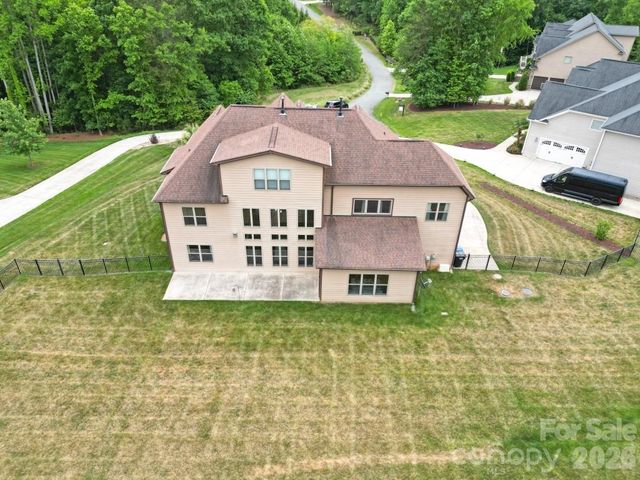 125 Leeward Shoals Lane, Mooresville, NC 28117