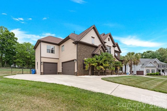 125 Leeward Shoals Lane, Mooresville, NC 28117