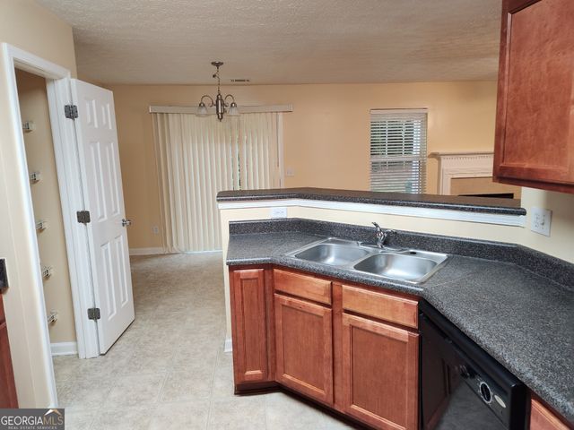 2135 Pine View Trail, Ellenwood, GA 30294