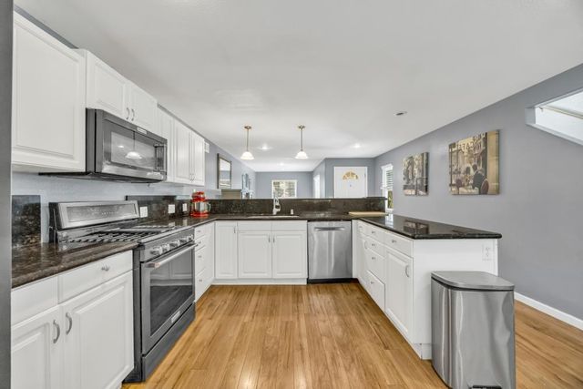 24977 Oro Valley Rd, Auburn, CA 95602