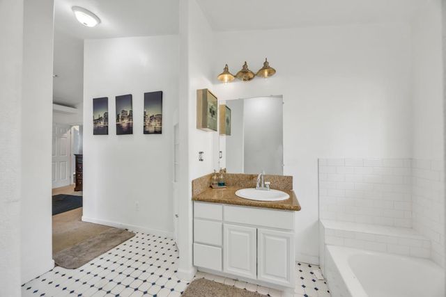 24977 Oro Valley Rd, Auburn, CA 95602