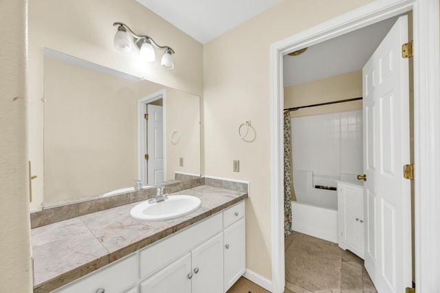 24977 Oro Valley Rd, Auburn, CA 95602