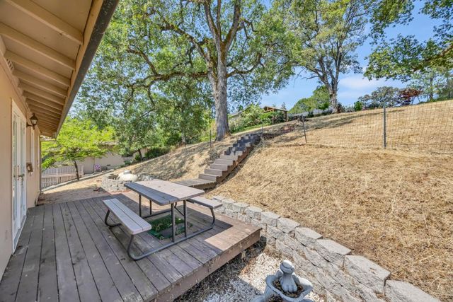 24977 Oro Valley Rd, Auburn, CA 95602