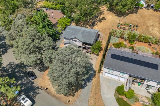 24977 Oro Valley Rd, Auburn, CA 95602