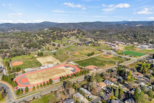 24977 Oro Valley Rd, Auburn, CA 95602