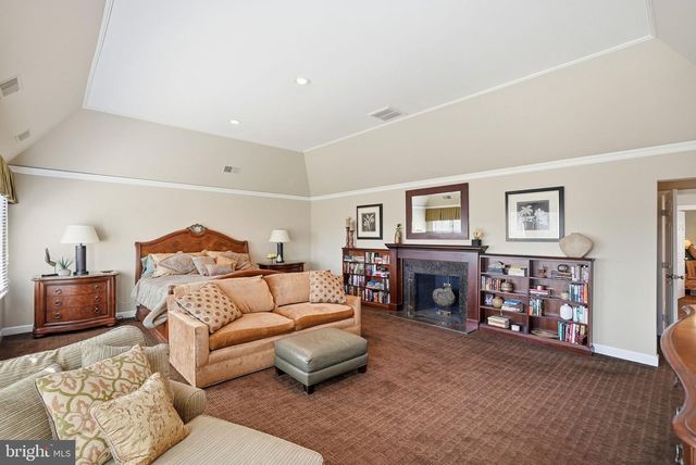 9860 AVENEL FARM DR, Potomac, MD 20854