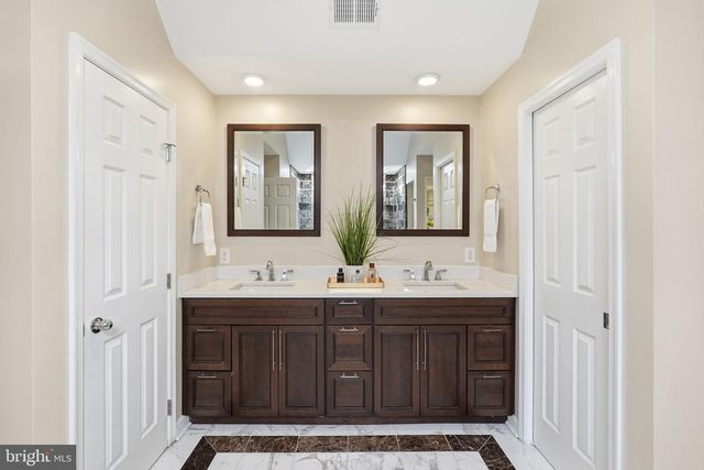 9860 AVENEL FARM DR, Potomac, MD 20854