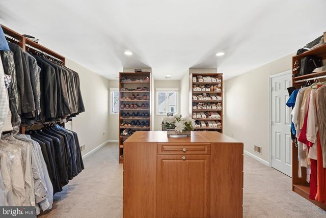 9860 AVENEL FARM DR, Potomac, MD 20854