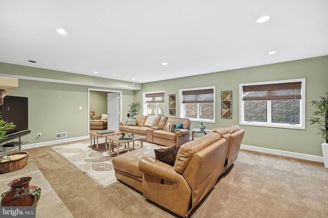 9860 AVENEL FARM DR, Potomac, MD 20854