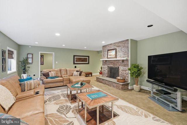 9860 AVENEL FARM DR, Potomac, MD 20854