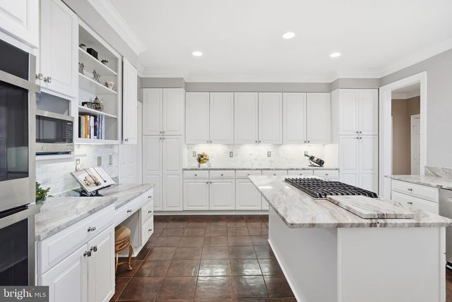 9860 AVENEL FARM DR, Potomac, MD 20854