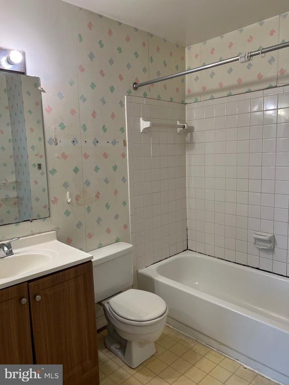 1603 CARRIAGE HOUSE TER #1603-B, Silver Spring, MD 20904