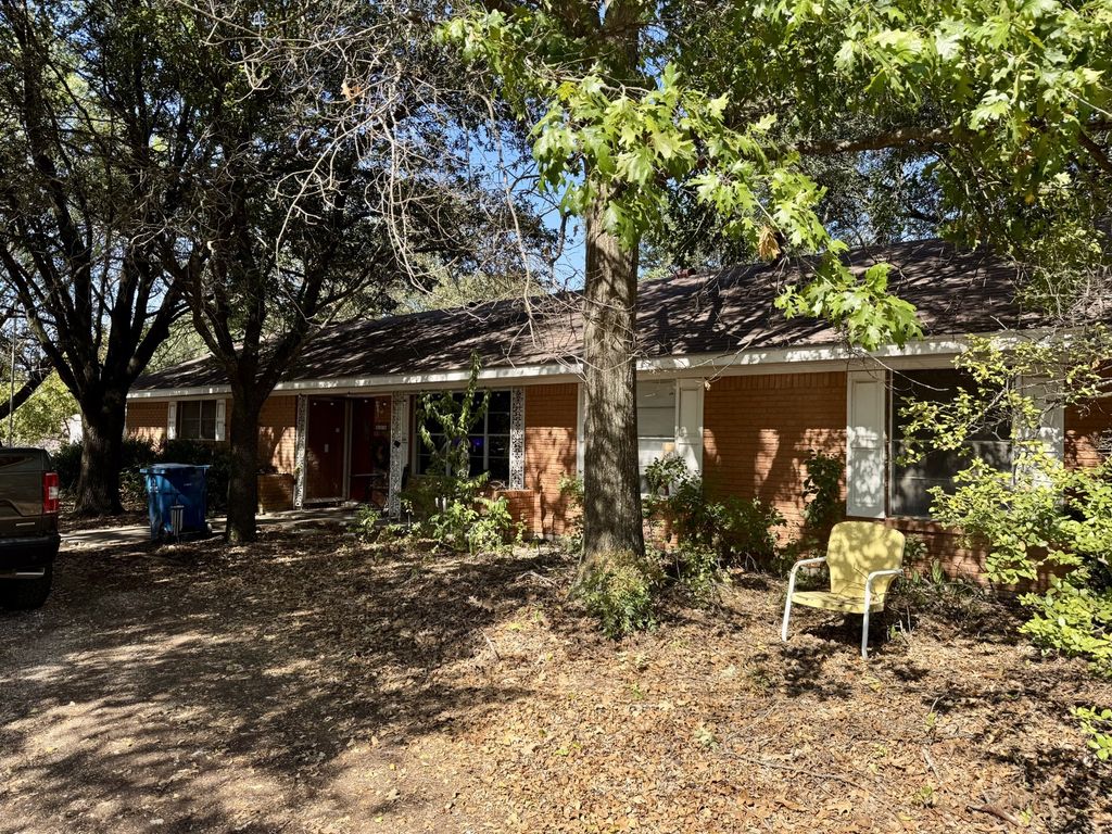 609 S Files Street, Itasca, TX 76055