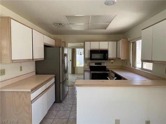 8673 Prairie Hill Drive, Las Vegas, NV 89134