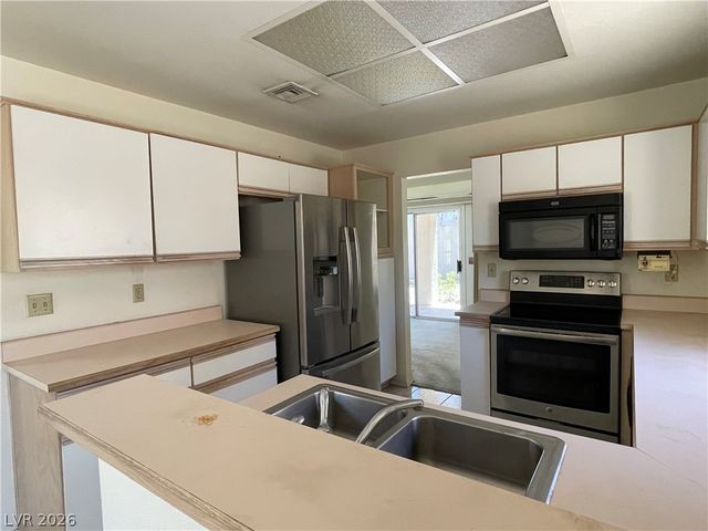 8673 Prairie Hill Drive, Las Vegas, NV 89134