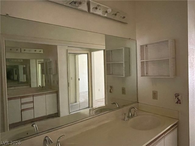 8673 Prairie Hill Drive, Las Vegas, NV 89134